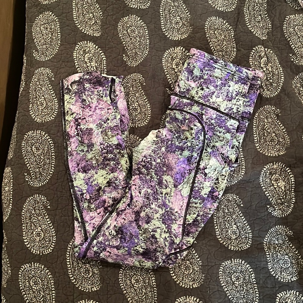Lululemon Women's Purple Patterned Workout Pants Size 4